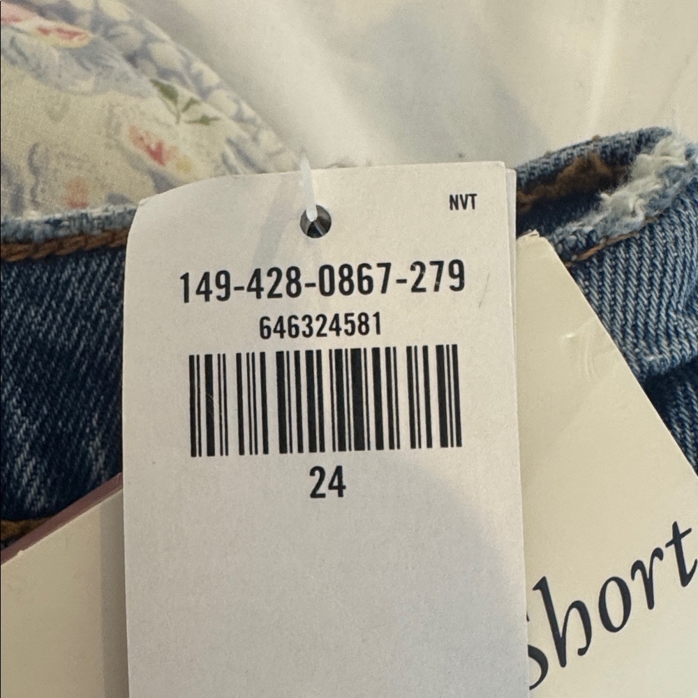 NWT Abercrombie and Fitch Curve Love High Rise "The Mom Short" Jean Shorts - Picture 7 of 7